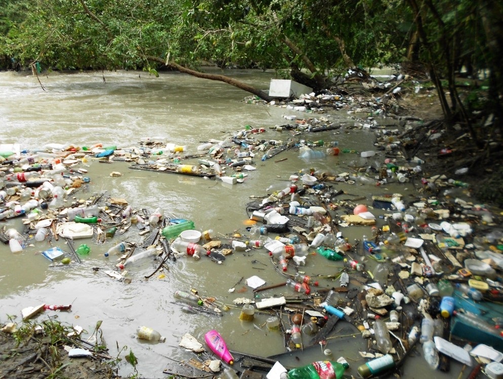 Rio com lixo ag.CNM