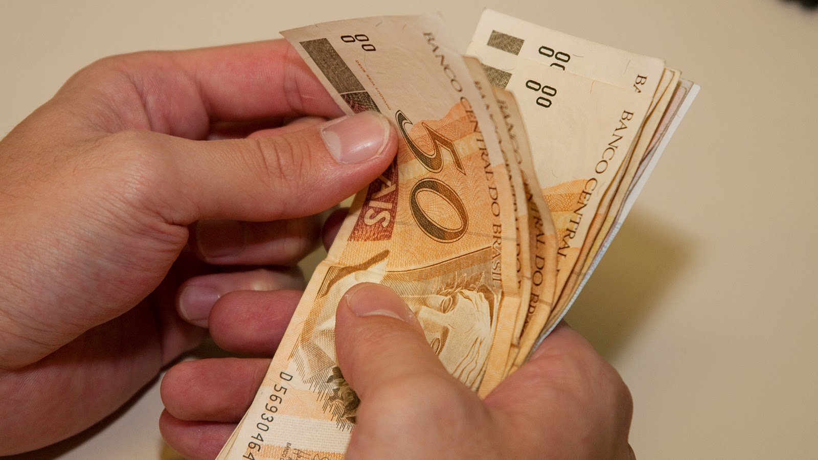 01012018 contando dinheiro pref ibiara pb